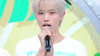 파우 현빈, 데이식스 팬심 드러낸 '성덕' 순간... 신곡 '플레이버' 컴백 무대