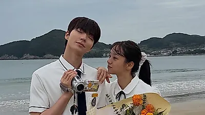 황인엽·혜리, 2년 만의 재회…드라마 '그대에게 드림' 시상식서 맞물린 시선