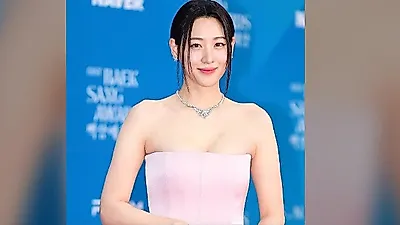 골프 카트에 앉은 수현, 백상 조연상 품고 JTBC ‘신의 구슬’로