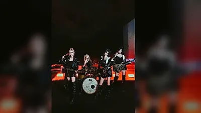 QWER, 일본 애니 '도굴왕' OST로 정식 데뷔... 워너 뮤직 재팬과 손잡고 열도 공략