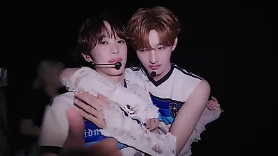 "울지 말라던 부모님 말씀" 아이덴티, 쇼케이스 앞 눈물 쏟은 사연