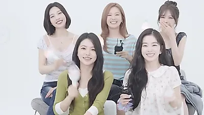 Red Velvet afina el verano con la guía para corear 'Surfin' Boy'