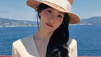 송혜교, 14년 UAA와 작별 후 신생 기획사 합류 유력...차기작은 넷플릭스 시리즈