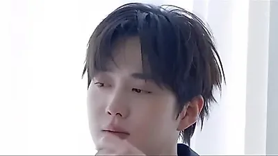 "컨셉은 비주얼이죠" 수호, 화보 촬영장에서 보여준 여유로운 미소