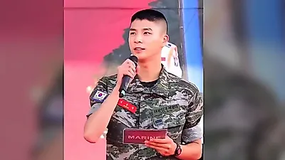 '필승' 외친 일병 정동원, 폭염 속 군산 전승 기념행사 사회자로 나선 모습