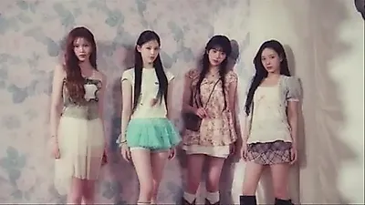이즈나, 일본 데뷔곡 'DUMB HOT!' 뮤직비디오 공개... 강렬한 에너지 담았다