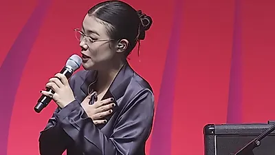 소윤, KCON LA 무대 압도한 라이브…RM 피처링 곡까지 완벽 소화