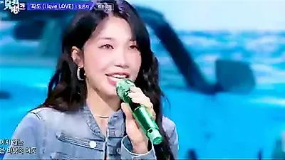 정은지 ‘i love LOVE’, 헤드폰으로 또렷해진 8D 보컬