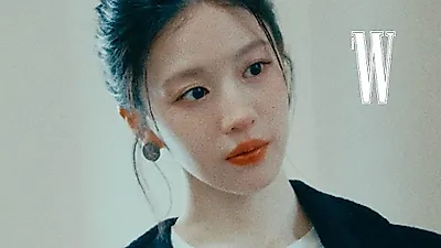 고윤정, 샤넬과 그라스 메이 로즈 밭에 섰다…6월 디지털 커버