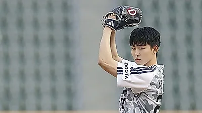 서범준, 잠실 마운드서 전한 나눔…두산 베이스볼데이 시구