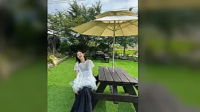 박소담, 물구나무서기 고난도 요가 동작 소화…갑상샘암 투병 딛고 건강한 근황