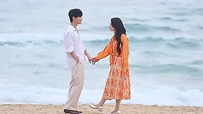 임지연·허남준, 베트남 푸꾸옥 야시장 포착…'멋진 신세계' 흥행 기념 휴가 중