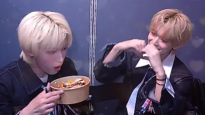 무대 뒤 풋풋한 긴장감…베이온, 'MUAH!' 비하인드 영상 공개