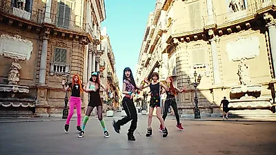 데뷔 7시간 만에 100만 뷰 돌파, KiiiKiii 'Pop Off Pop Off' 뮤직비디오 기록