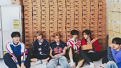 효린 4년 만의 컴백과 루네이트 6인 체제 복귀, 타이틀곡 'ChecK'·'SNEAKERS' 발매