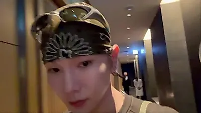 디즈니 스토어 방문부터 칵테일까지, 샤이니 키의 일상 담은 'E.B.키' 공개