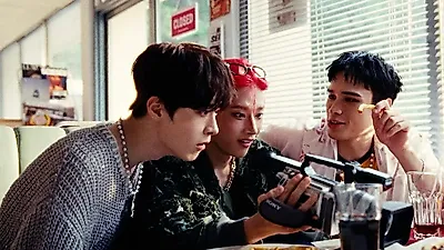 원팩트, 5개월 만의 컴백 무대 공개…'U so hot'으로 선보인 빈티지 하이틴 스타일