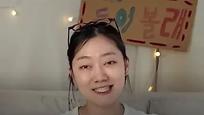 축구 유스 출신 배우 이찬형, 촬영장 커피차 앞 환한 미소와 근황