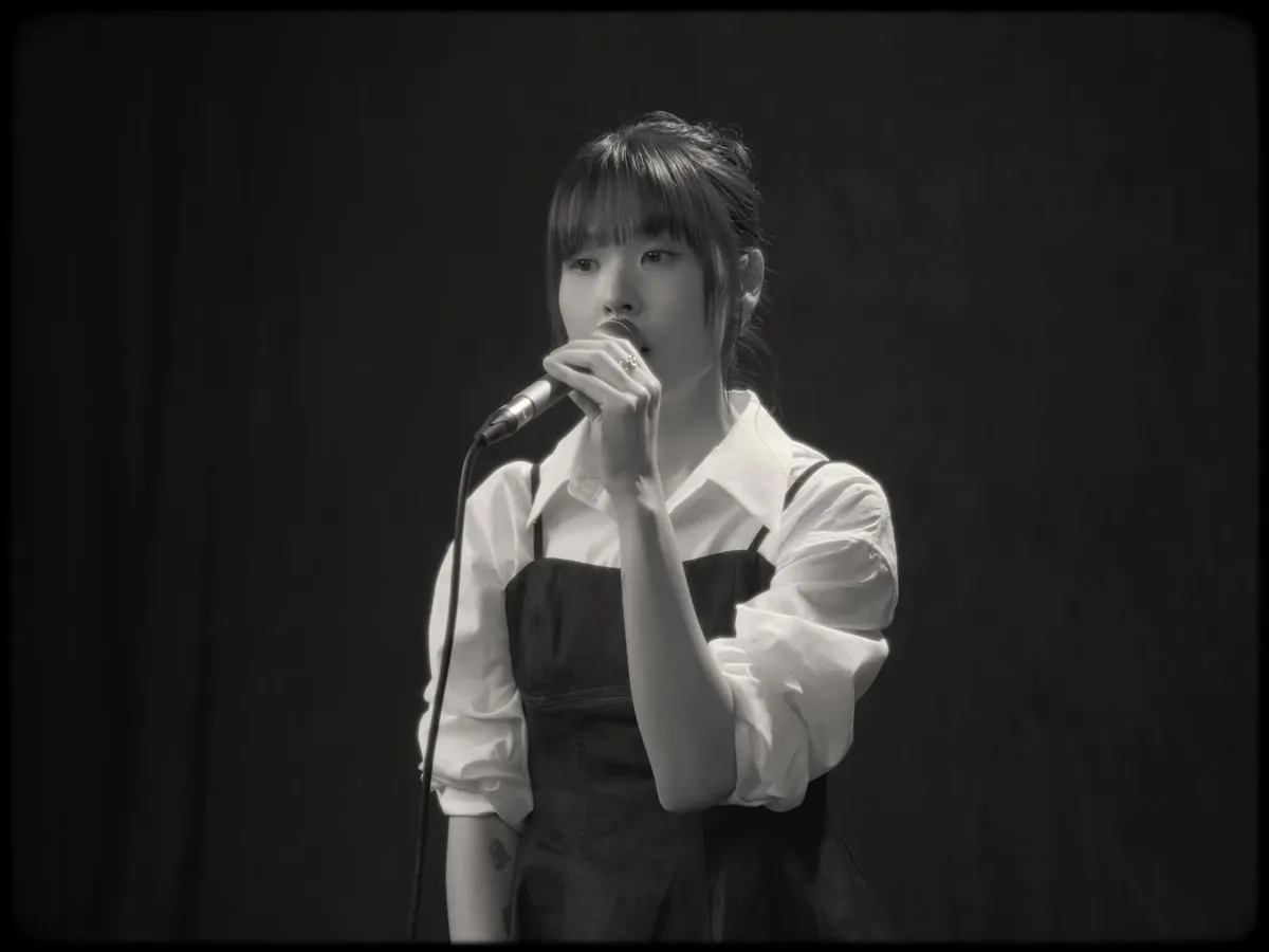 Choi Yu-ri Sings 'Mak Sarang' During Official YouTube Live