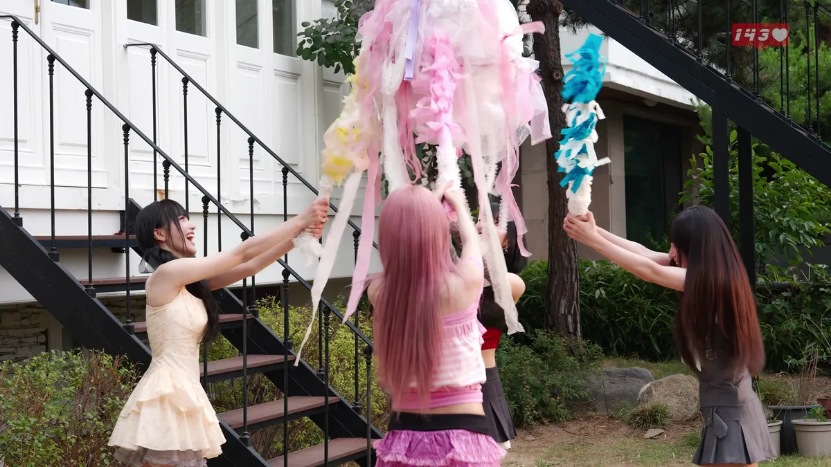 MADEIN Members Create Scenes with Props During VCR Filming