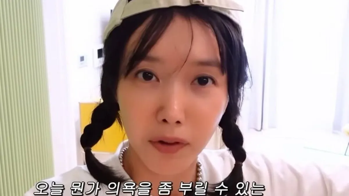 채정안, 꽃다발 들고 대학로 막공으로…'미세스 마캠' 마지막 날 응원