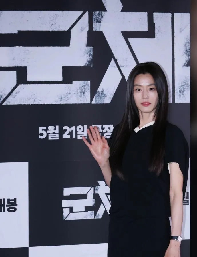 전지현, 뉴욕 아시안 영화제서 한국 여배우 최초 특별상 수상