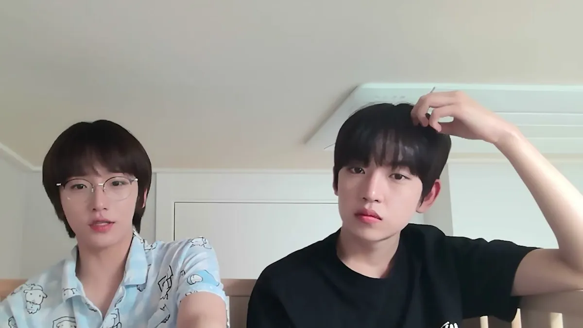 Kim Min-jae and Jeong Se-min Sit Side by Side Indoors Facing the Camera
