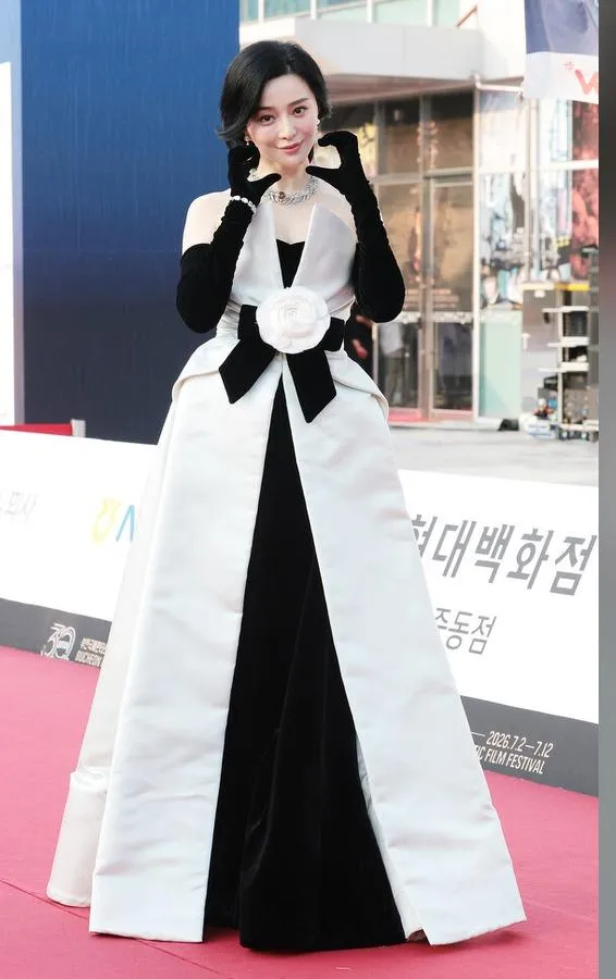 판빙빙, BIFAN 레드카펫서 한국 영화 극찬…원화평·이자벨 위페르도 부천 찾았다
