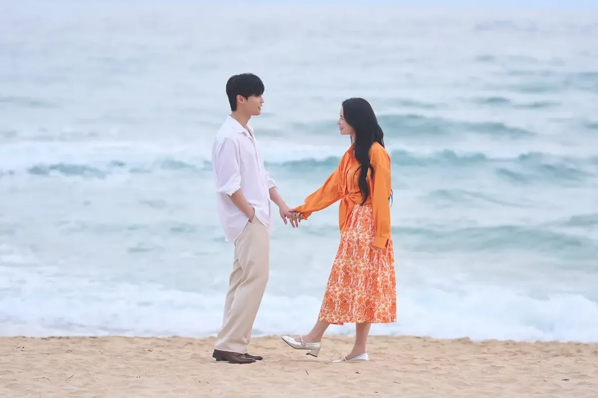 임지연·허남준, 베트남 푸꾸옥 야시장 포착…'멋진 신세계' 흥행 기념 휴가 중