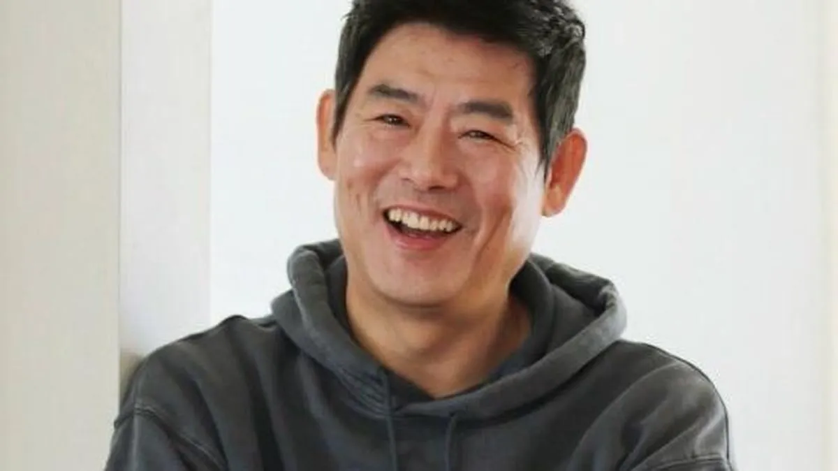 평범한 직장인인 줄 알았는데... 공효진·성동일의 반전 이중생활 담은 '유부녀 킬러' 티저 공개