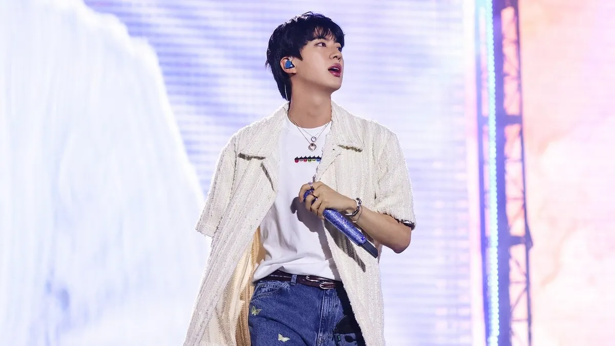 진 첫 솔로 투어 어디까지 갔나…해외 아레나 지나 극장 상영까지