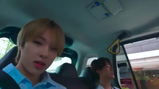 Los miembros de Cheese Balls de NCT WISH graban un vlog a solas en un coche