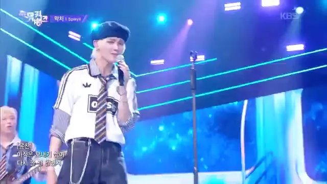 에스플릿, '뮤직뱅크'서 여름 끝자락 담은 'Last Bus' 무대 선보여