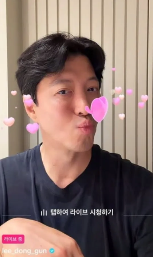 Actor Lee Dong-gun Connects with Fans via TikTok Live