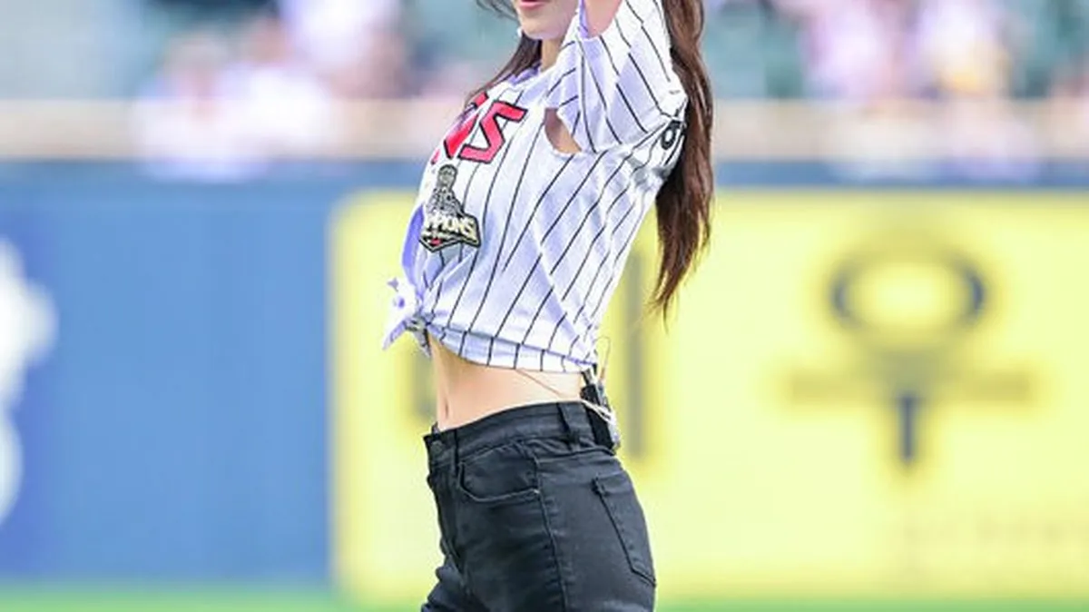 하지원, 한국 배우 최초 MLB 펜웨이 파크 시구…보스턴 레드삭스 마운드 선다