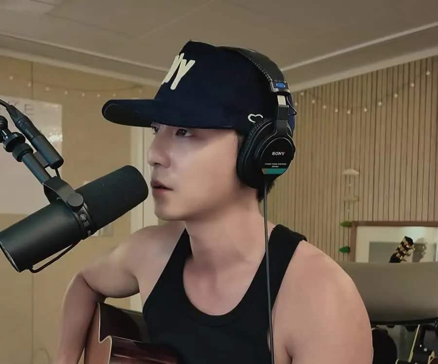 로이킴, 'Falling Slowly' 커버 공개…담백한 보컬로 전한 그리움