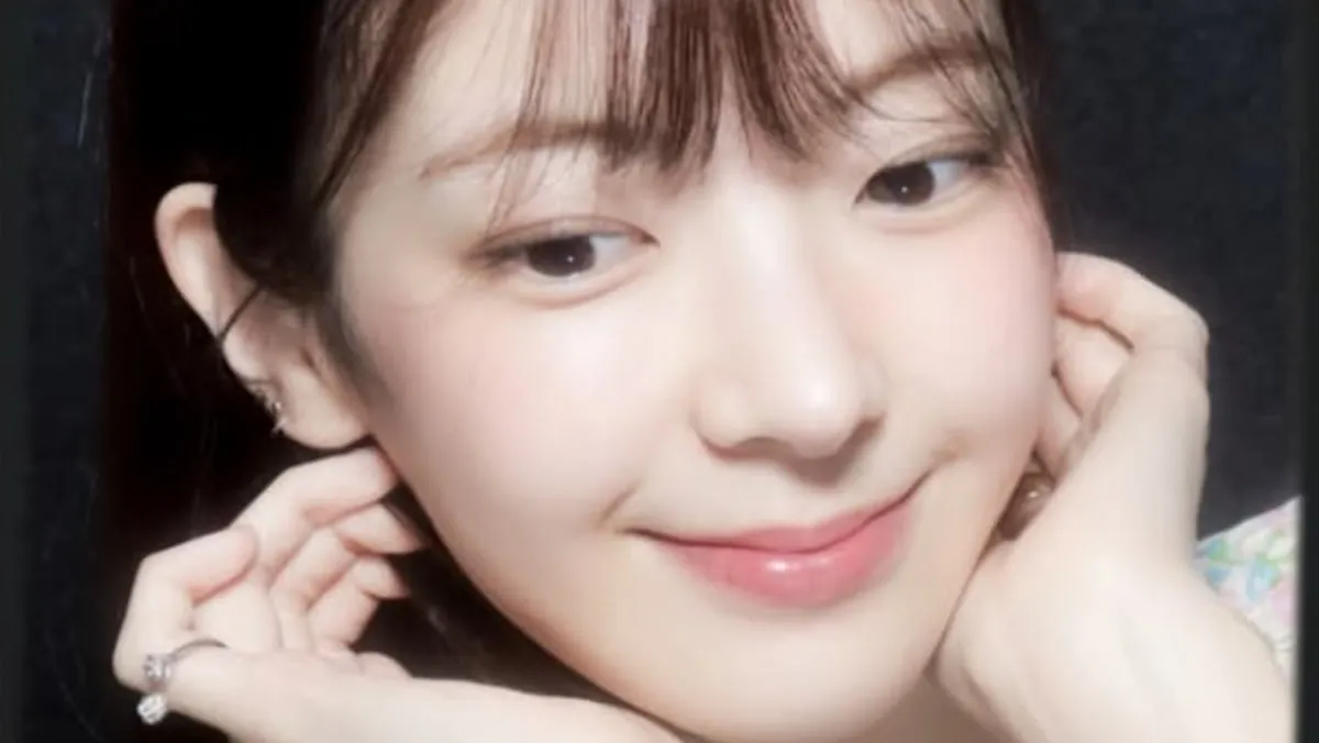 볼하트 윙크에 플로럴룩까지, ITZY 리아의 인형 같은 근황 사진