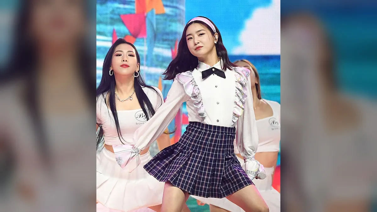 스포티함과 청순함 사이, 브브걸 유나의 두 가지 얼굴 'BODY WAVE' 콘셉트 포토 공개
