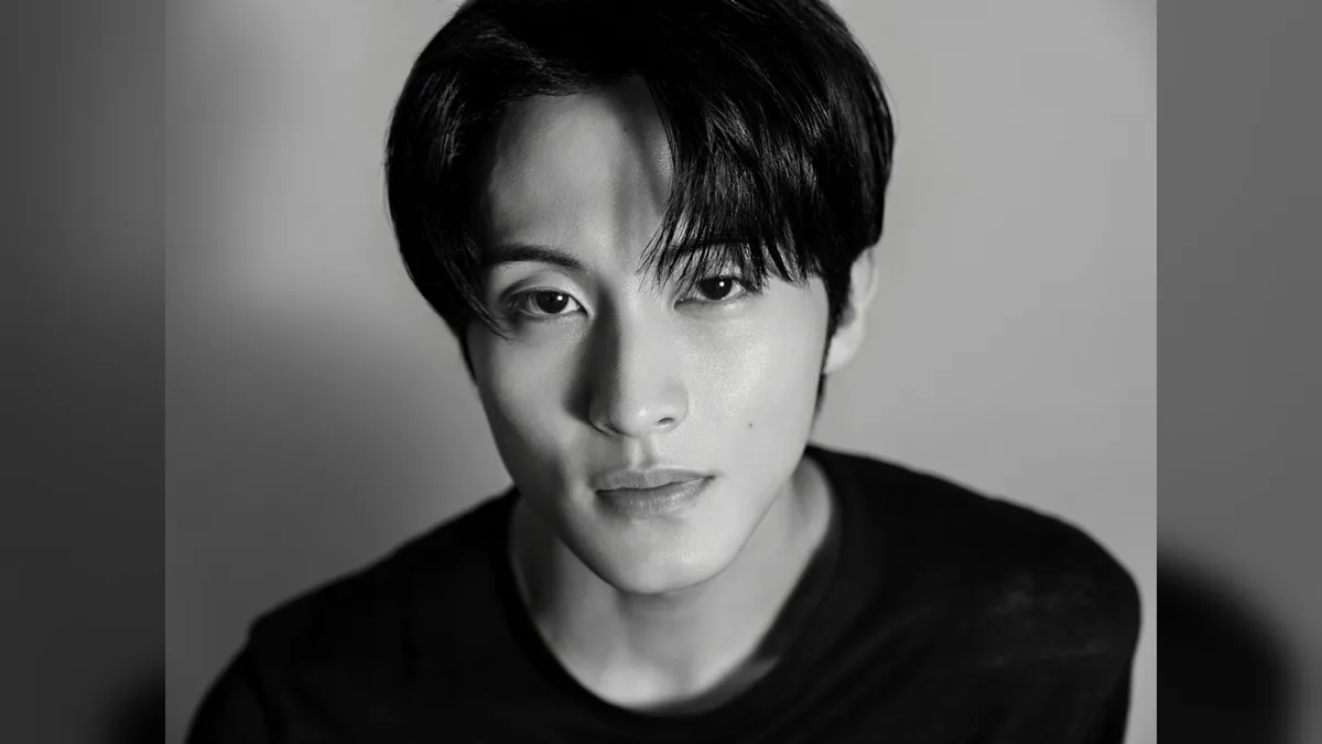 Mark Lee officially joins Weverse, debuting new profile images to strengthen fan communication