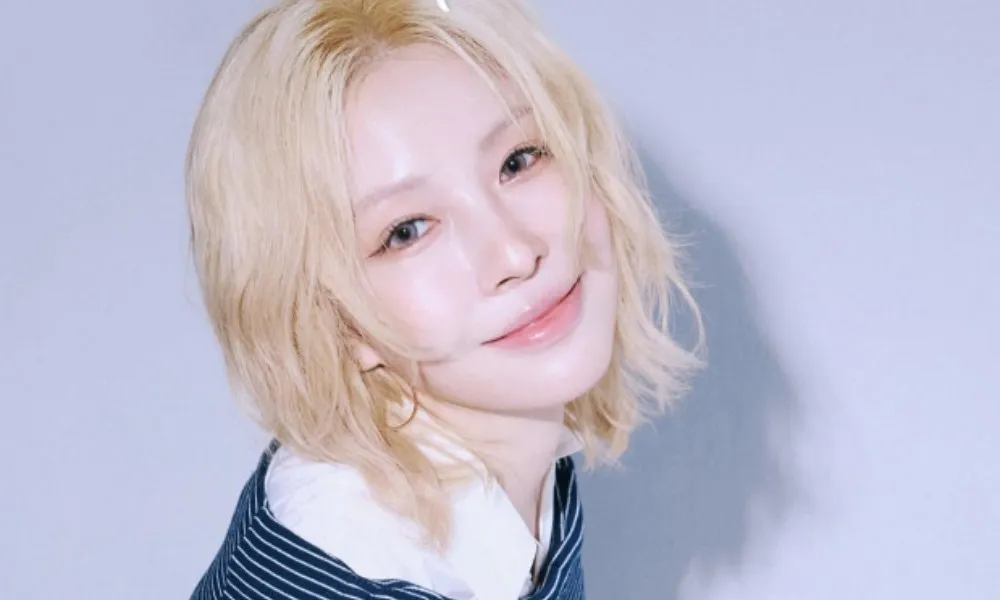 보아, 금발 뽀글머리로 깜짝 변신…노란 마이크 든 'BoA the MIC'