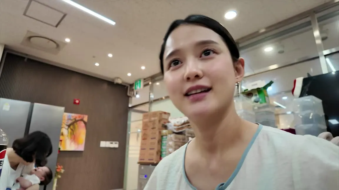 남보라 "아기가 잘 먹고 잘 자는 게 최고의 효도"…초보 엄마의 진솔한 육아 일기