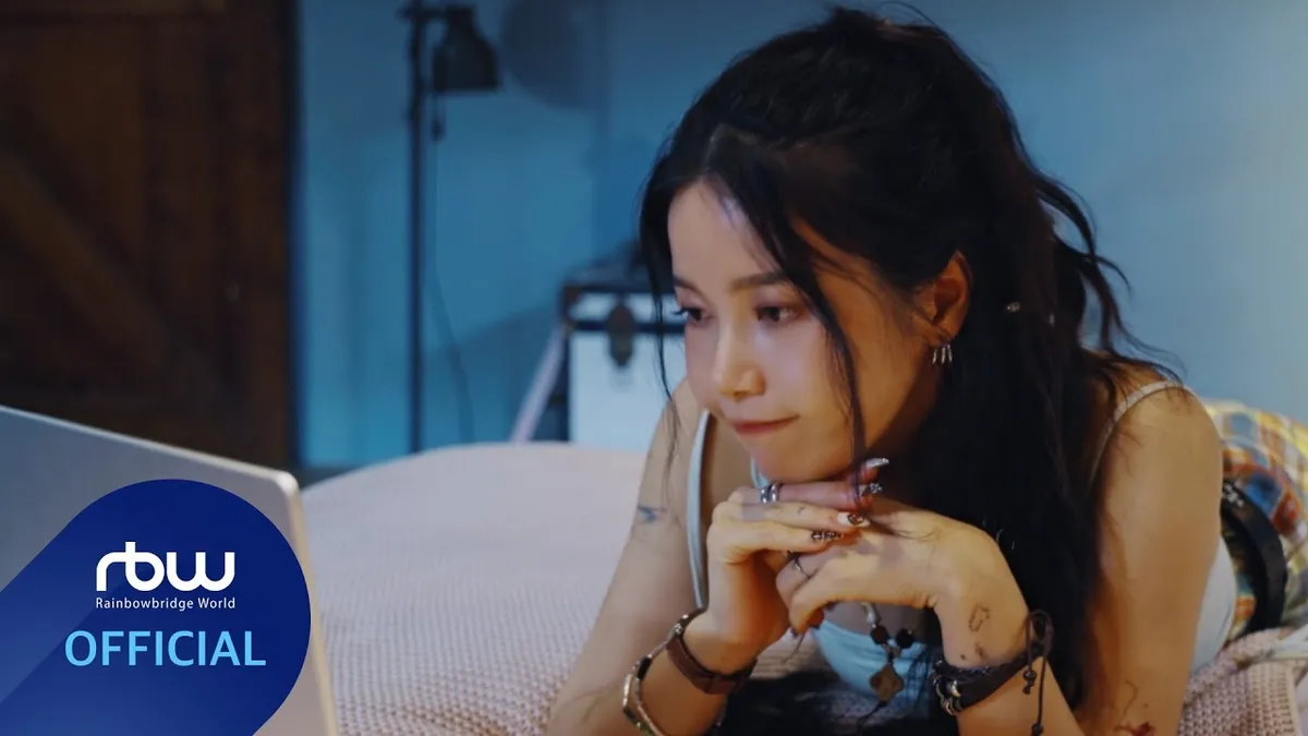 마마무 솔라, 타이난 차량 안 여유…'Solaris' 아시아 5개 도시로