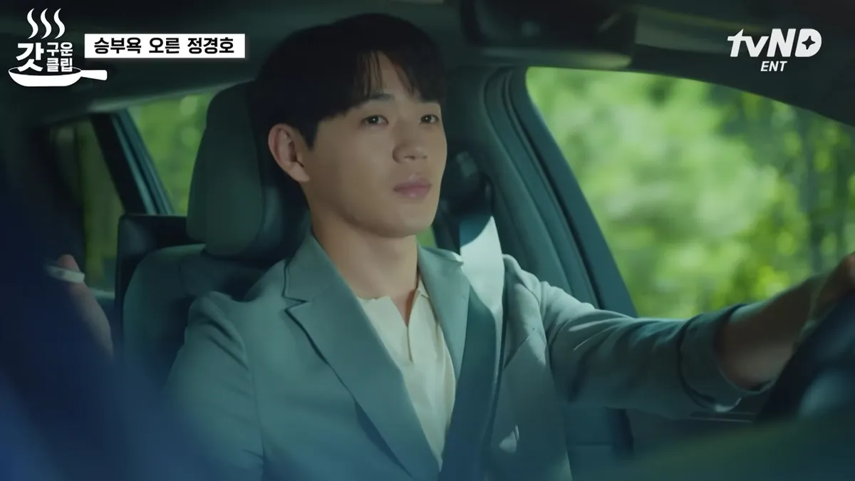 Jung Kyung Ho destaca en los clips oficiales de 'Mad for Daektan' en YouTube
