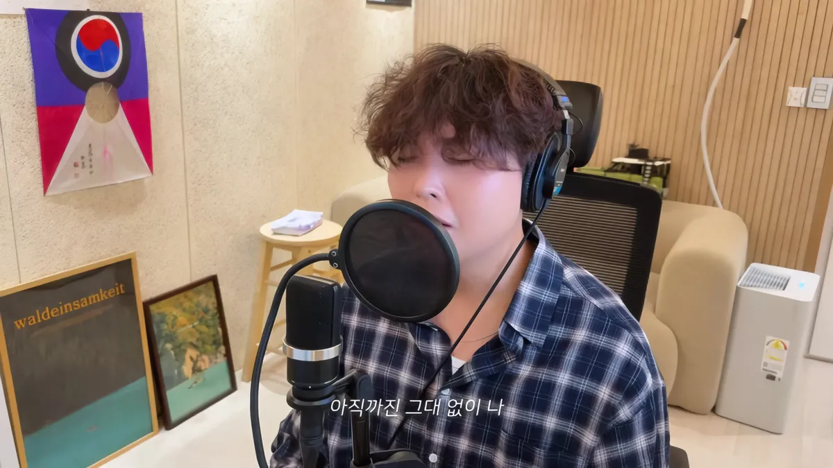 Han Dong-geun Records Guitar Version of "Sonagi" in BRANDNEW MUSIC Official Video