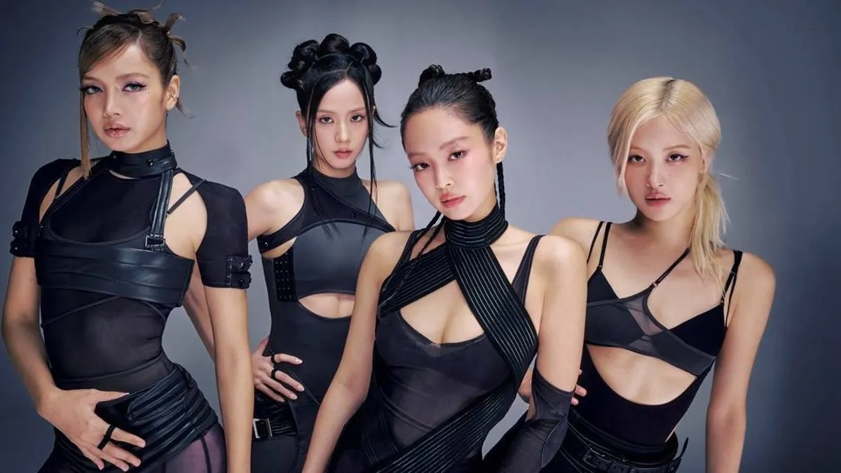 지수의 눈물로 채운 블랙핑크 10주년, 40명의 팬과 나눈 15년의 진심