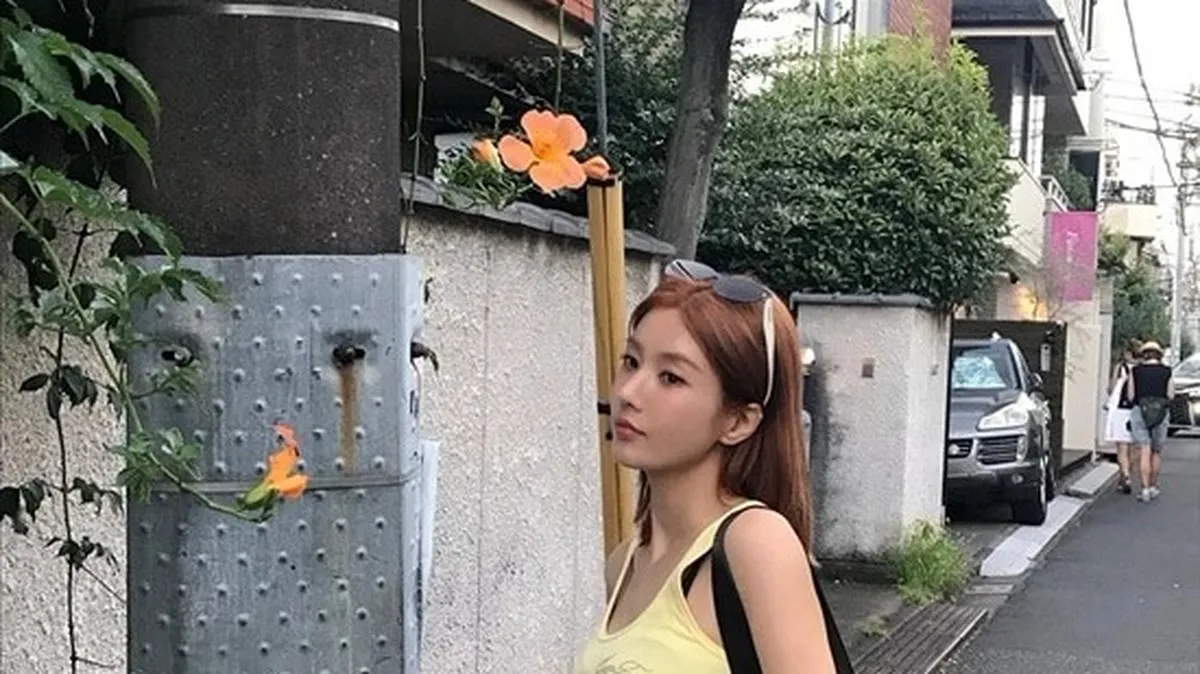 김민주와 함께한 일본 휴가, '워터밤 여신' 권은비의 여유로운 일상