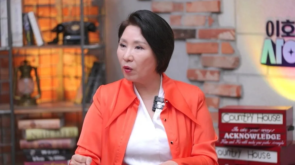 Counselor Lee Ho-seon appears in the studio for SBS Plus's 'Lee Ho-seon's Cider'